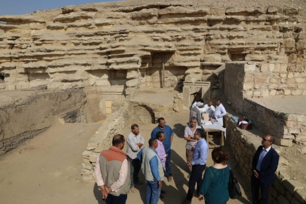 وزير الآثار بسقارة لتفقد تجهيزات الإعلان عن الكشف الآثري الأسبوع القادم